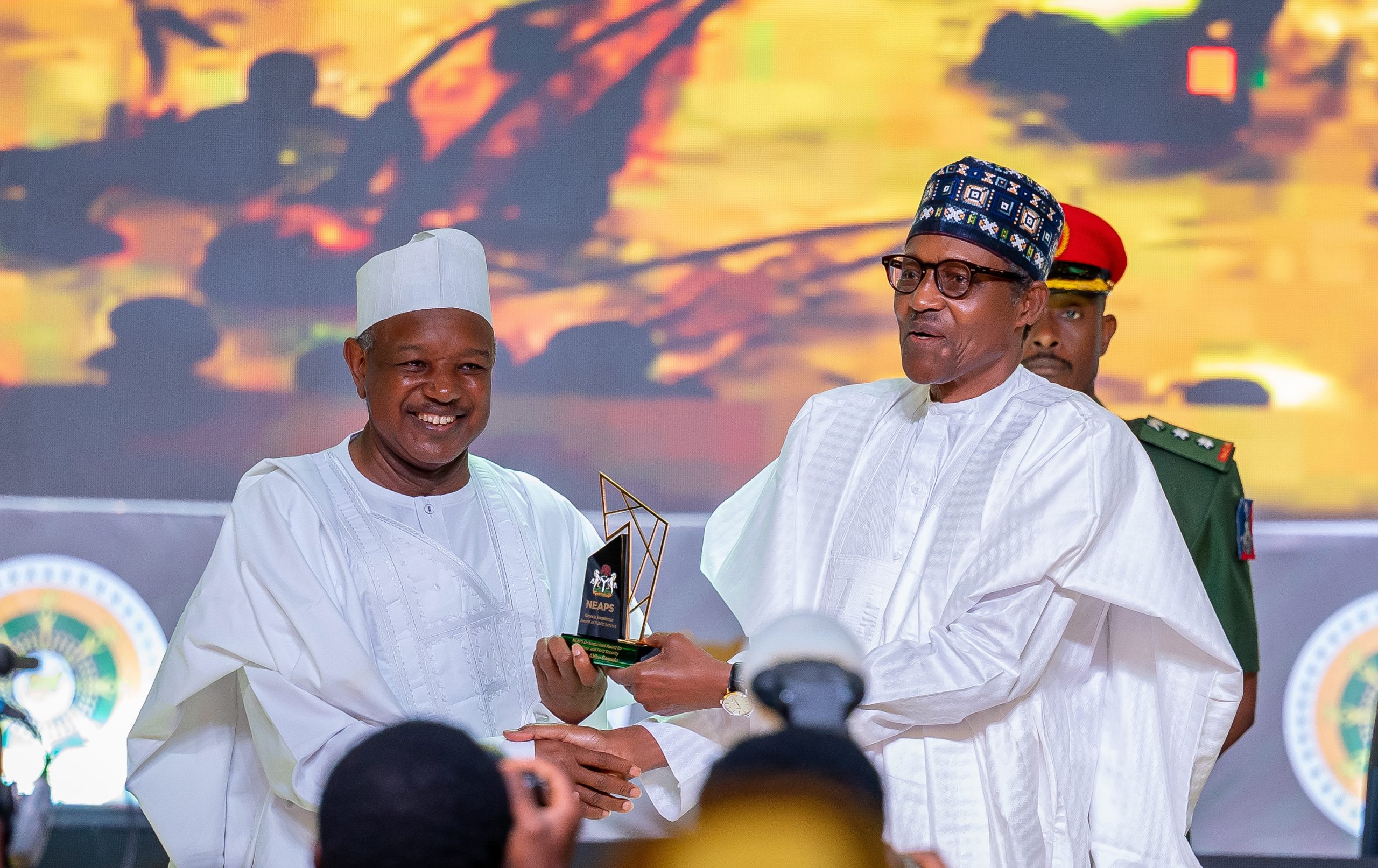 HE Presdient Muhammadu Buhari presenting the award for Agriculture and Food Security to HE Abubakar Atiku Bagudu, Governor of Kebbi State